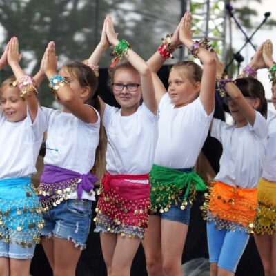 Dzieci ze Szkoły Podstawowej w Rzeczycy-grupa taneczna