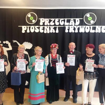 Udział zespołu KONSONANS w Przeglądzie Piosenki Frywolnej w Klubie Seniora Dom nad Strumykiem w Głogowie