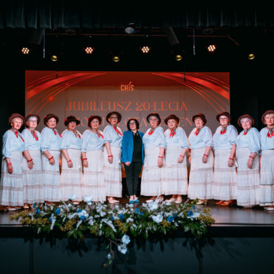 Chór Klubu Seniora Złota Jesień podczas Jubileuszu 20-lecia Złotej Jesieni.