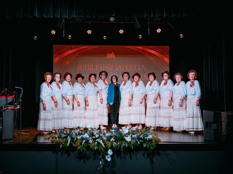 Chór Klubu Seniora Złota Jesień podczas Jubileuszu 20-lecia Złotej Jesieni.