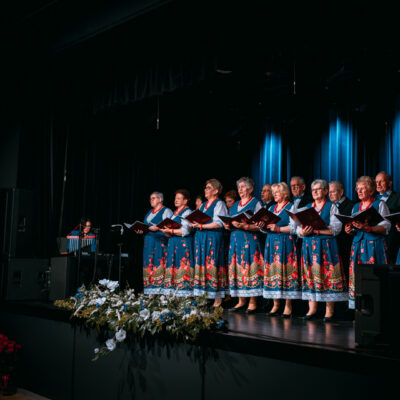 Chór klubu seniora podczas występu z okazji swojego Jubileuszu