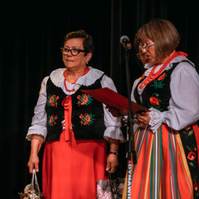 Gratulacje i życzenia odczytuje reprezentacja Zespołów folklorystycznych działających na terenie Gminy Grębocice.