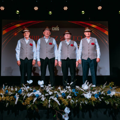 Od lewej Członkowie chóru Złota Jesień z Grębocic Pan Stanisław Lipski, Pan Andrzej Głowacki, Pan stefan Charko, Pan Zbigniew Buczek