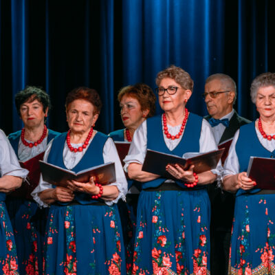 Od lewej Maria Proń, Irena Miąsik, Mieczysława Przybylska, Czesława Piotrkowicz, Zdzisława Brukało, Stanisław Lipski, Krystyna Zioła i Andrzej Głowacki