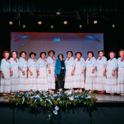 Panie z Chóru Złota Jesień z Grębocic w towarzystwie instruktora Pani Katarzyny Czajkowiskiej