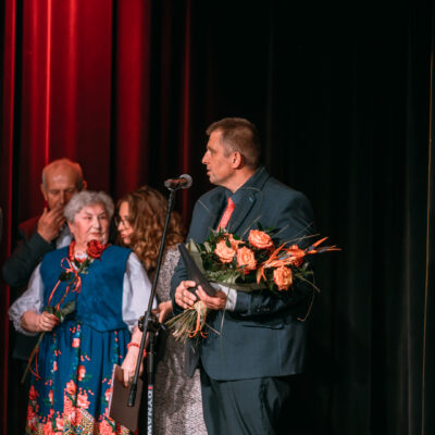 Słowa uznania igratulacje dla Jubilatów składa Pan Mariusz Kozak