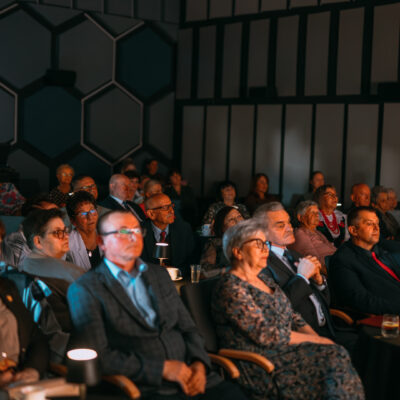 Zdjęcie przedstawiające gości oraz uczesników jubileuszu