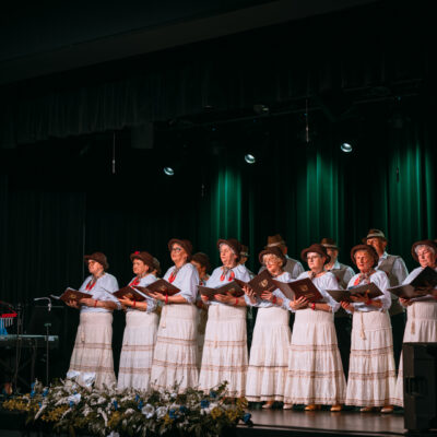 chór złota jesień podczas występu z okazji jubileuszu